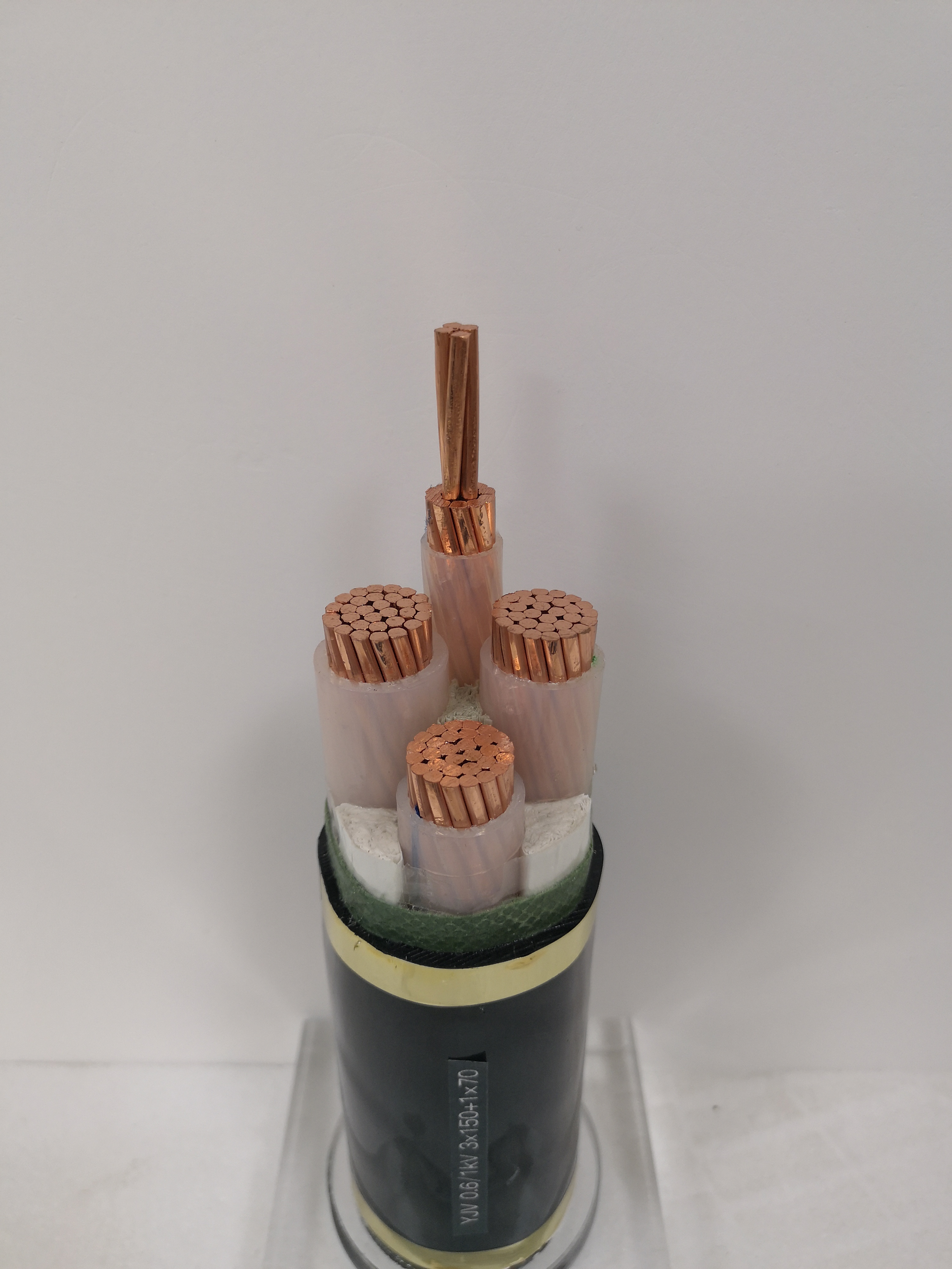 鄭州電纜廠家?guī)懔私馐裁词莦c-<i style='color:red'>yjv電纜</i>？